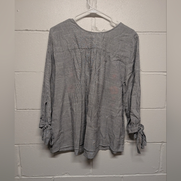 JODIFL (Small) Embroidered Gray Top with Floral Accents Boho Hippie - Picture 4 of 7
